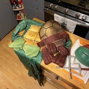 TMNT Halloween Costume boys XL.. most likely 10-12